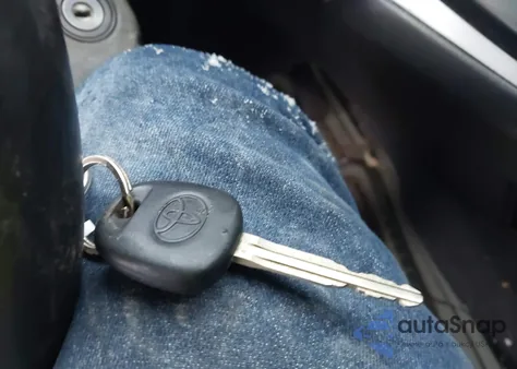 2006 Toyota Matrix from USA, damaged, VIN 2T1KR32E26C577930